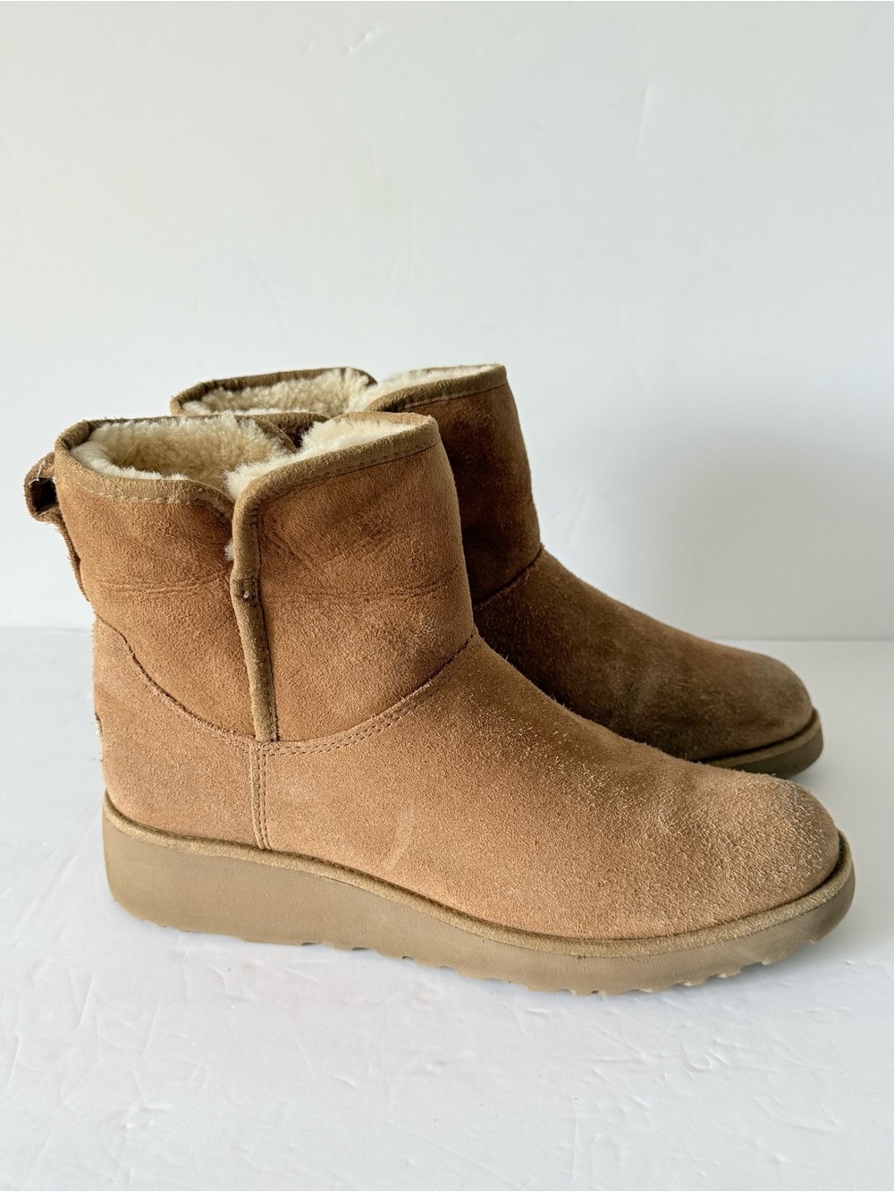 UGG Kristin Classic Slim Short Chestnut Suede Wedge Boot Womens Size 9 Shearling